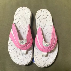 New Columbia flip flops girls kids size 4